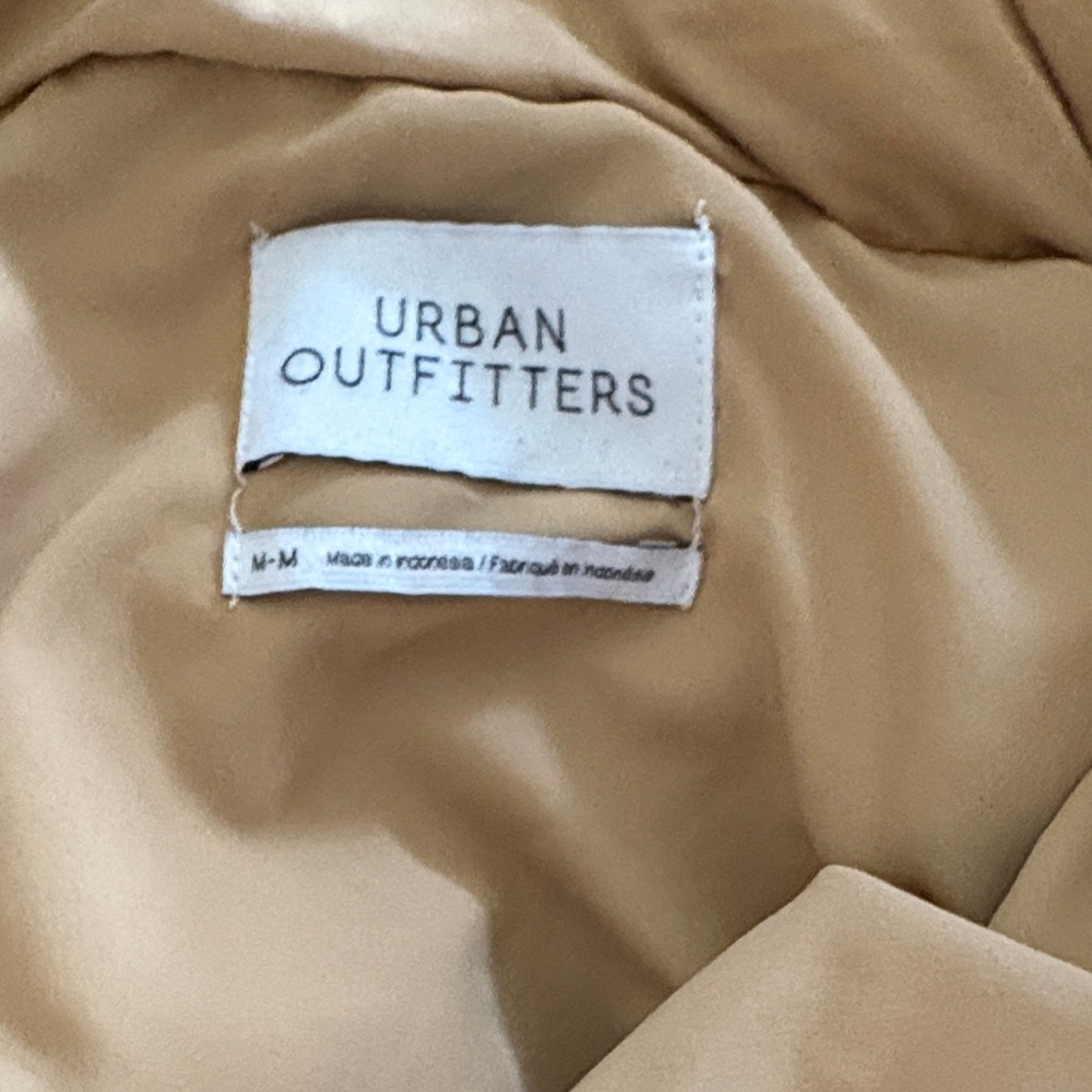 Urban Outfitters Tan Puffer Coat Size Medium - Picture 3 of 4